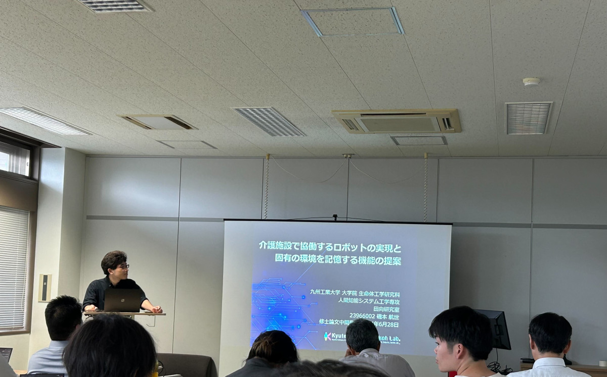 田向研・田中研合同での中間発表を行いました